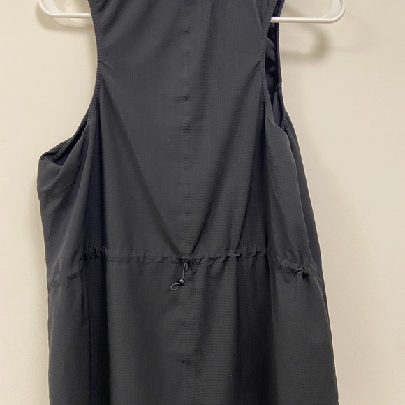 Athleta Large Levitate Run tank w pull string in back Black exercize top $99 - Picture 6 of 8